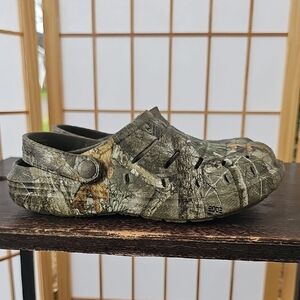 Boys Sz 2 Kids Camouflage Clogs Rugged Shark Slip On